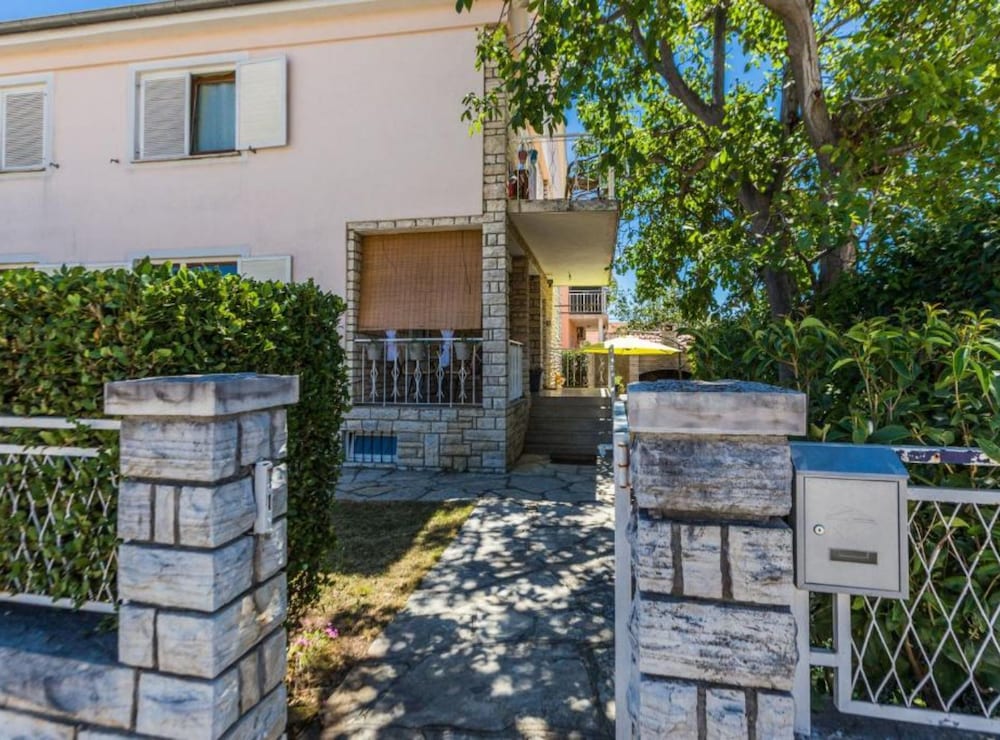 Charming Zadar Apartment Near Old Town With Convenient Access to Beaches
