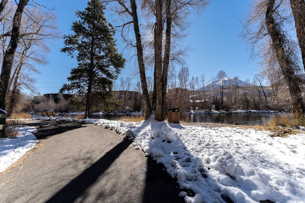345 Rainbow Court