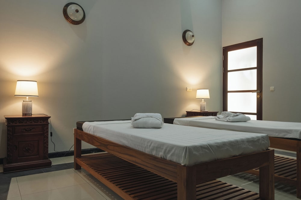 Blue Marlin 6-BR Villa Singaraja Bali