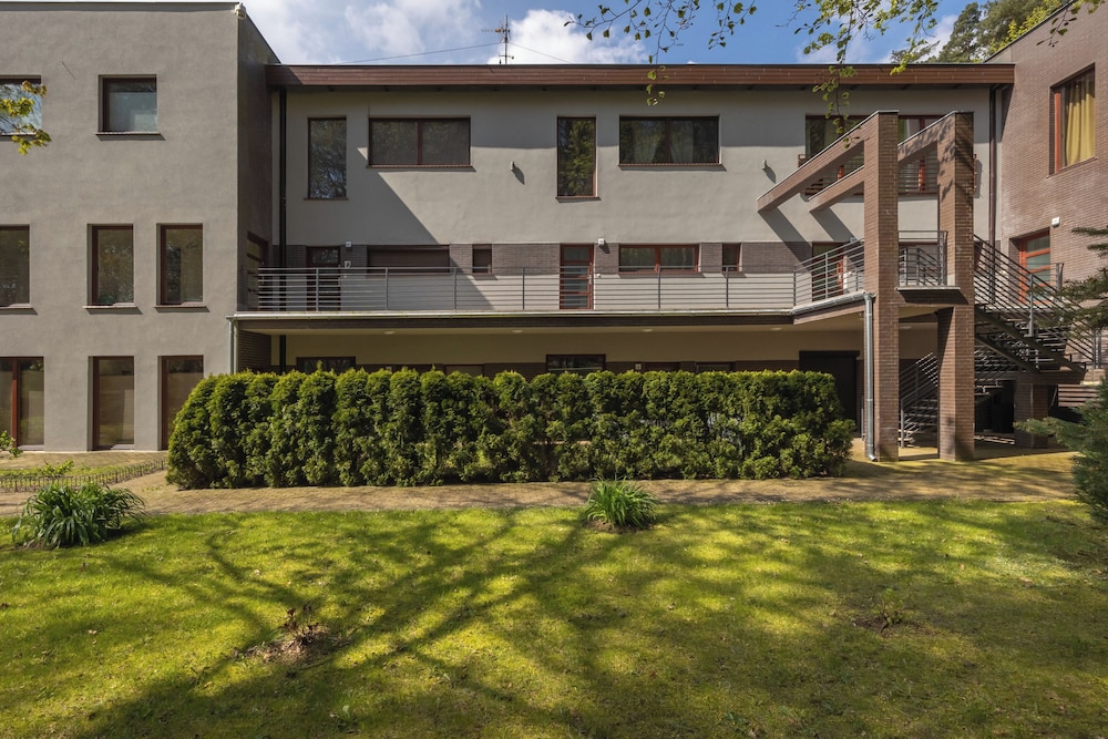 Apartment With Pool by Renters Prestige