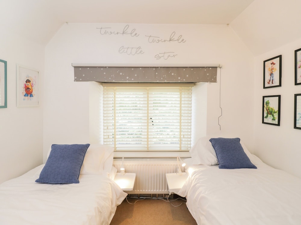 2 Dewars Farm Cottages