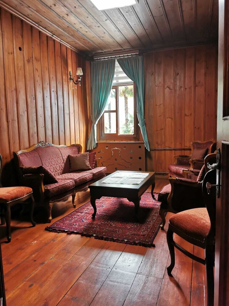 ZEYTİNLİK KONAĞI