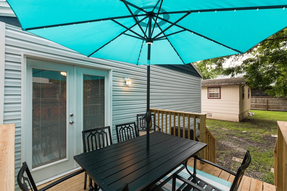 Charming Downtown Cottage 3 Bedroom Home