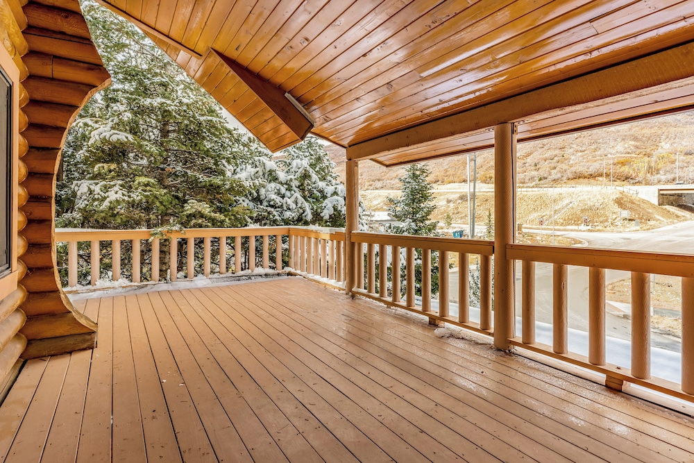 Lodge at Summit Park Near Woodward