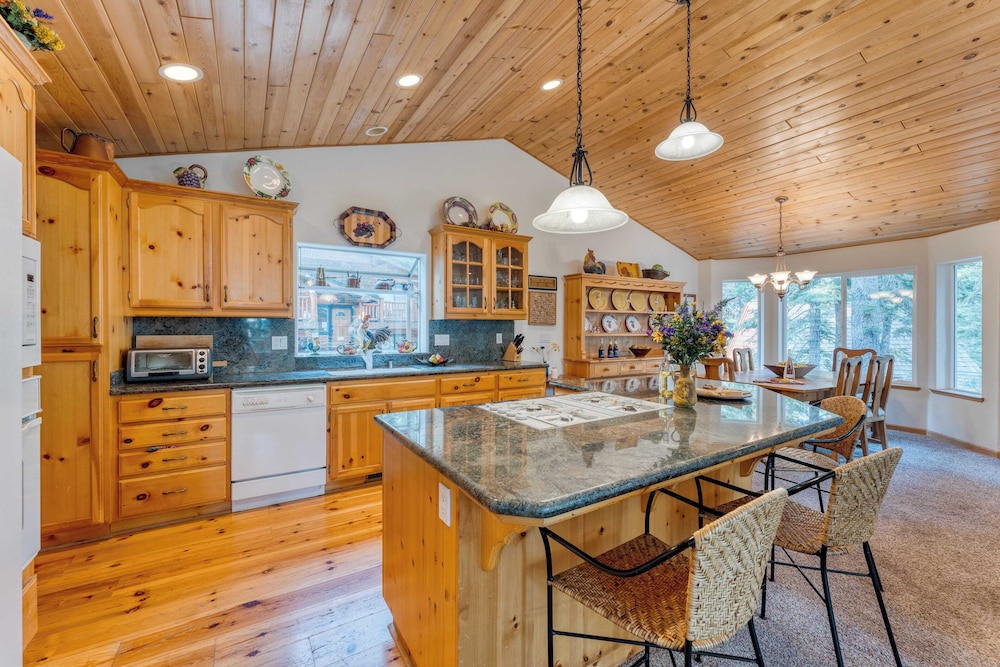 Tahoe Vista by Avantstay Central Location + Patio