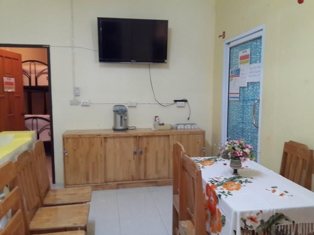 Seventeen Hostel