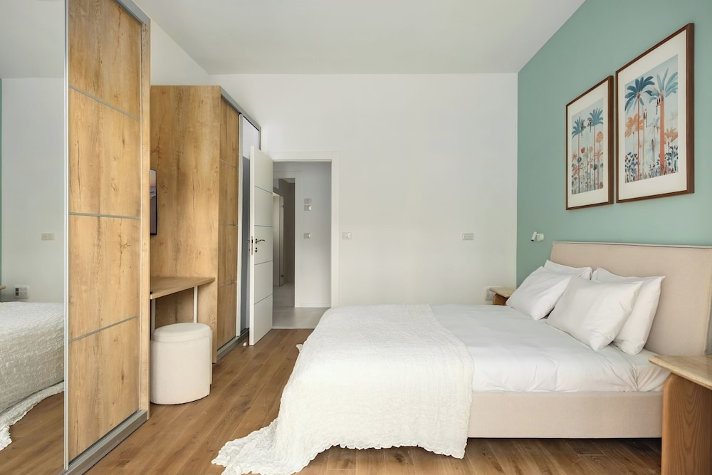 Central & Bright Getaway by Sea N' Rent