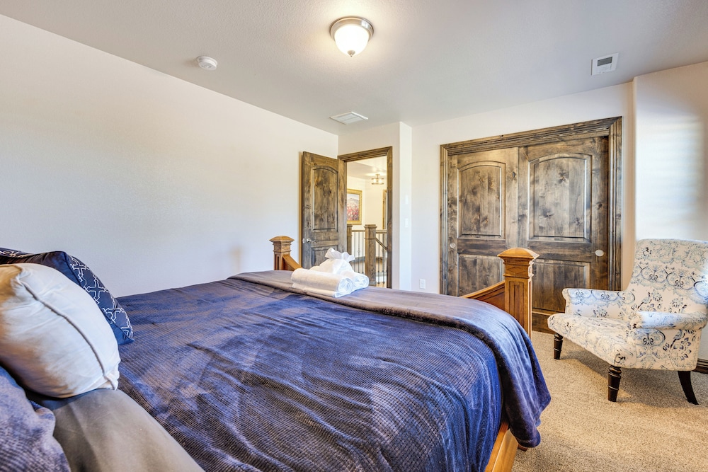 Hot Tub & Games Galore! Colorado Springs Retreat