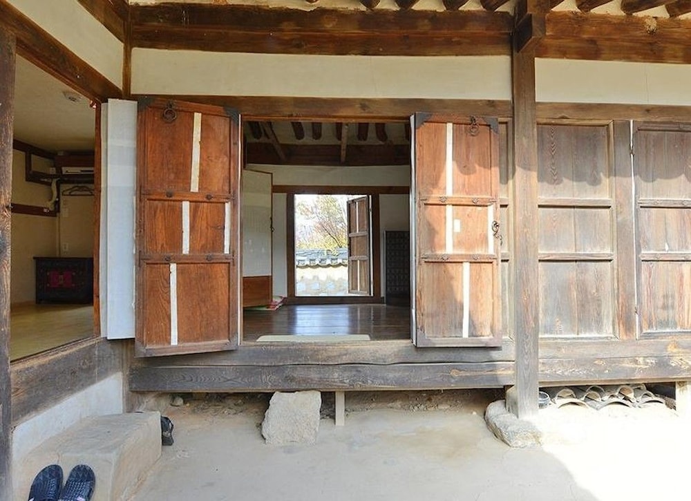 Suaedang Premium Traditional House view 3