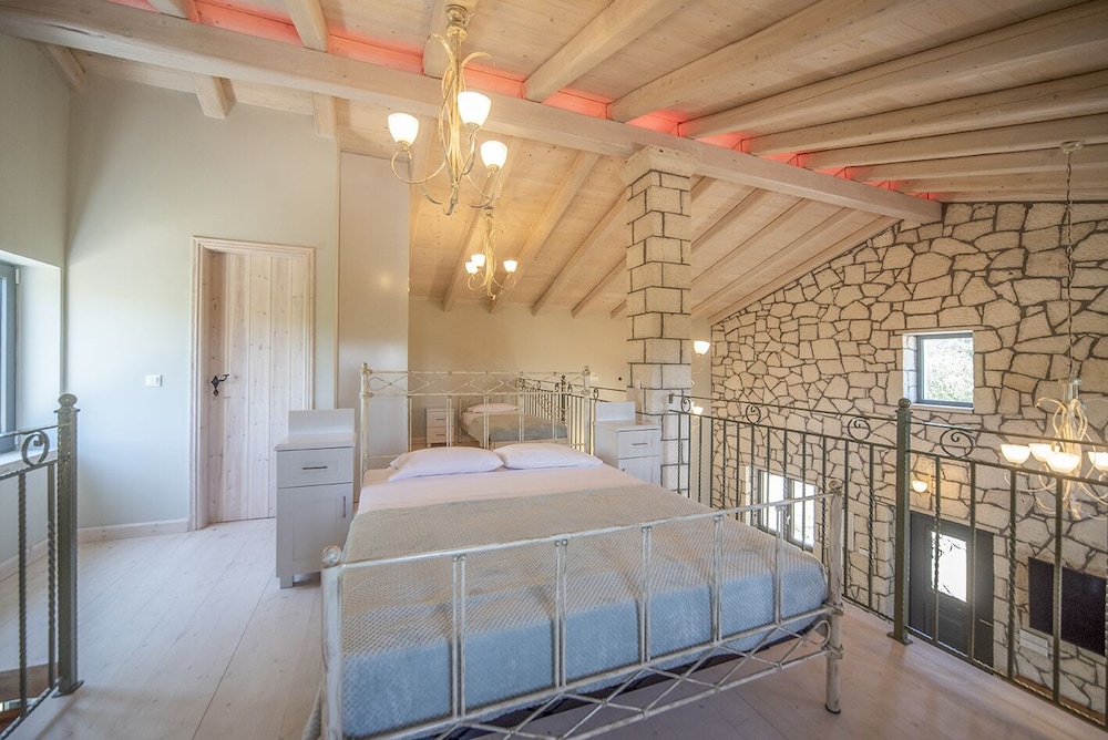 Luxury Villa Irida view 3