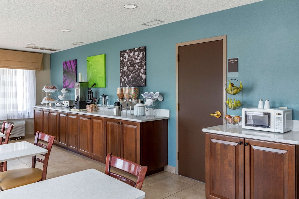 Fayetteville Vacations - Sleep Inn Fayetteville I-95 - Property Image 9
