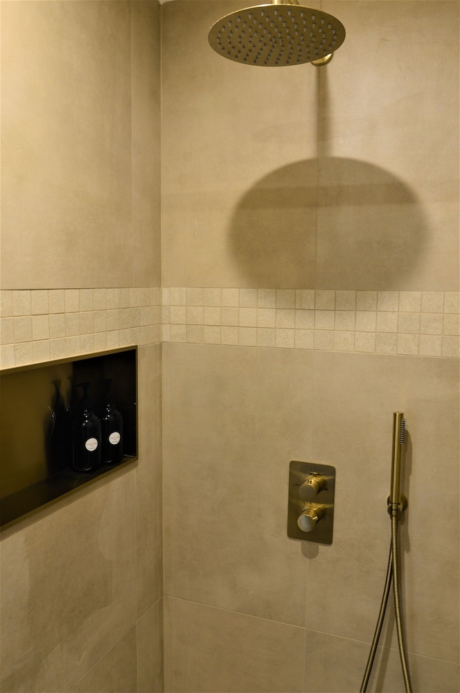 SLEEP INN ANTWERP - Japandi Lofts