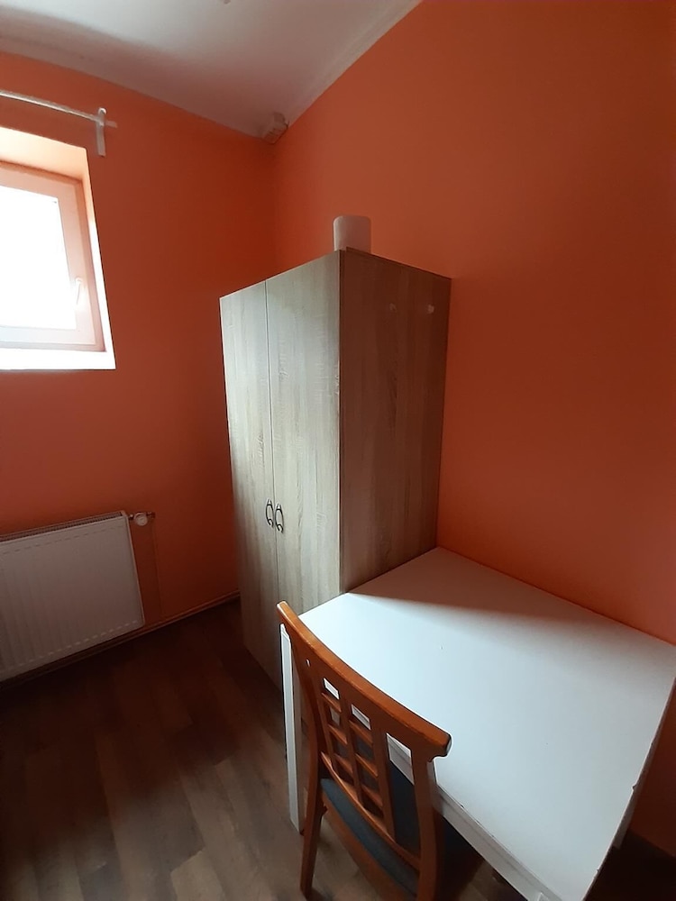 2-Rent Group Hostel Rooms&Apartments TUB19A