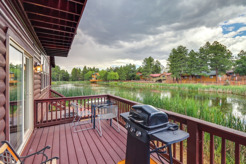 Pond Access & Private Dock: Lakeside Cabin