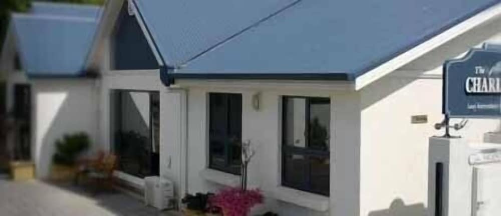 Hotel The Charles Robbins - Image 1