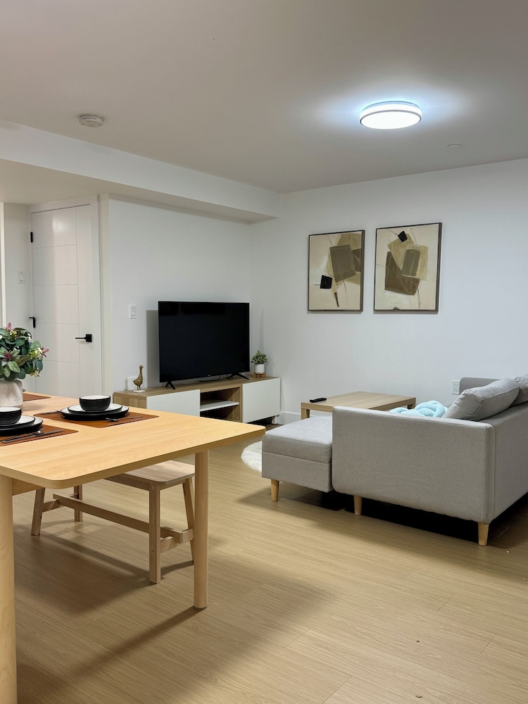 Levida Living - Cozy 2 Bedroom Suite at the Heart of Langley