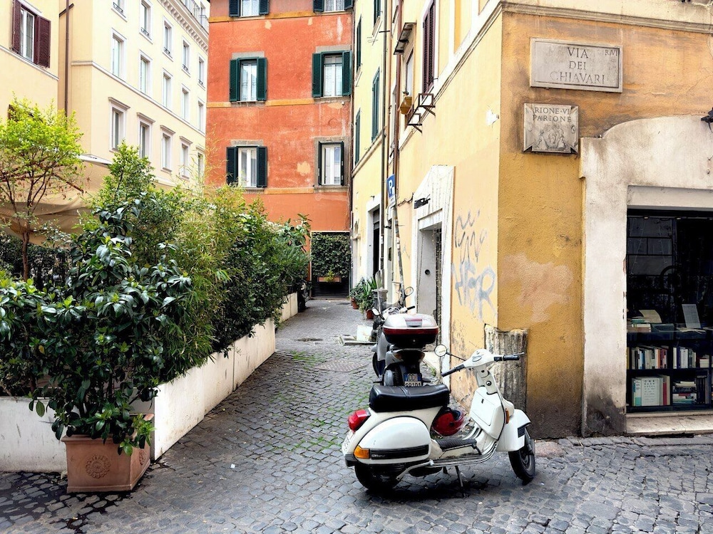 Campo De' Fiori Apartments