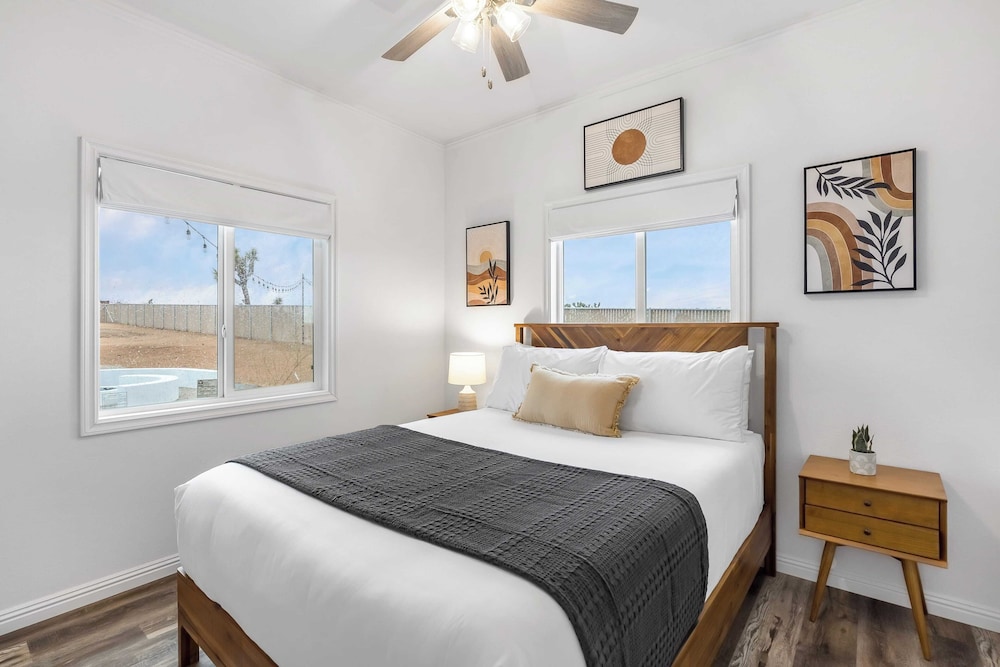 Pool, Spa, Pickleball & Piano Near Pioneertown Harmony House by Avantstay