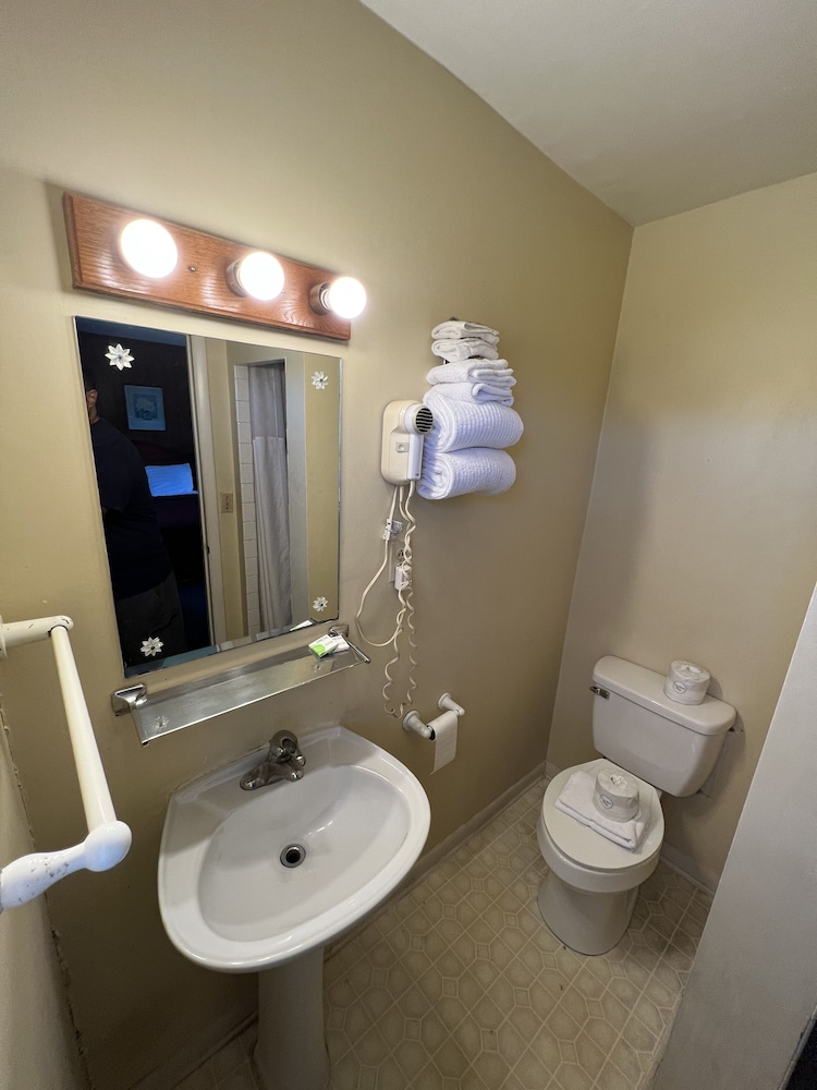 Relax Inn By OYO Natural Bridge I-81