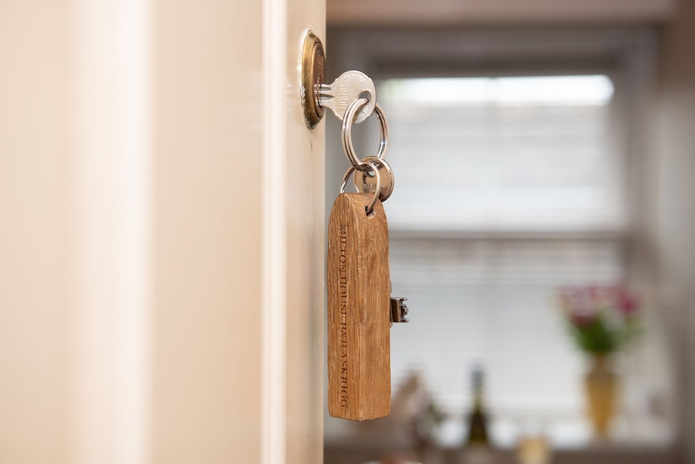 Milton House Studio Apartment Suites