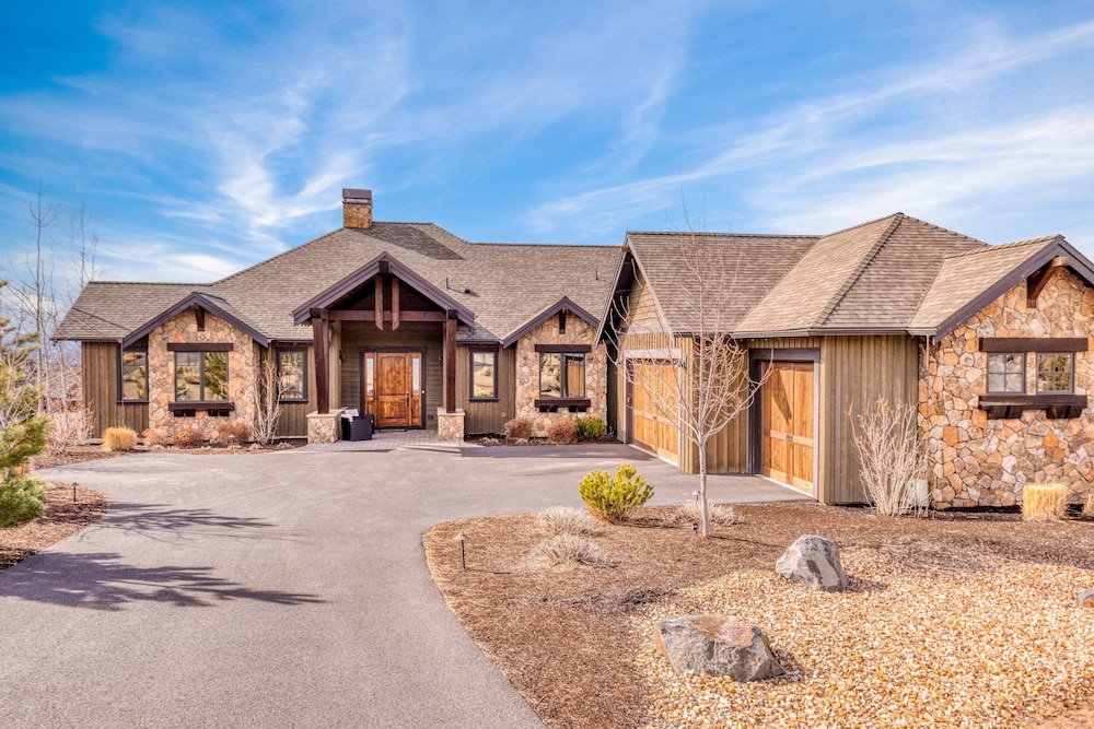 Heritage by Avantstay Luxe Oregon Retreat + Deck