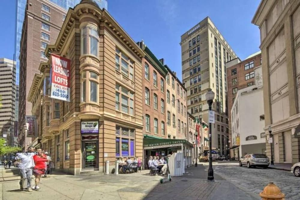 Executive furnished rentals at Light St
