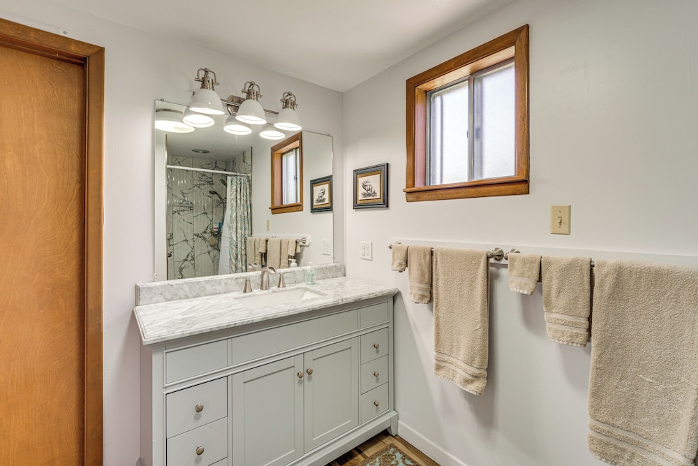 Monte Verde Lake Access & Views: Spacious Retreat!