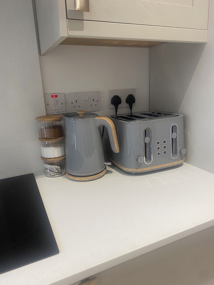 Central Paisley Apartment- Airport/glasgow Access