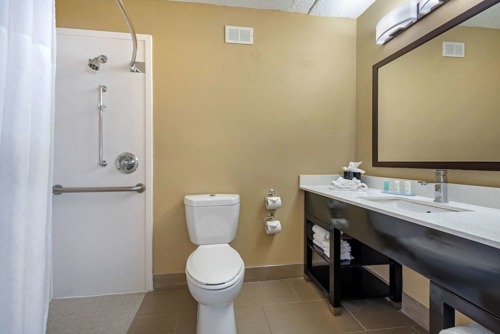 Lexington Vacations - Clarion Hotel Conference Center - North - Property Image 63