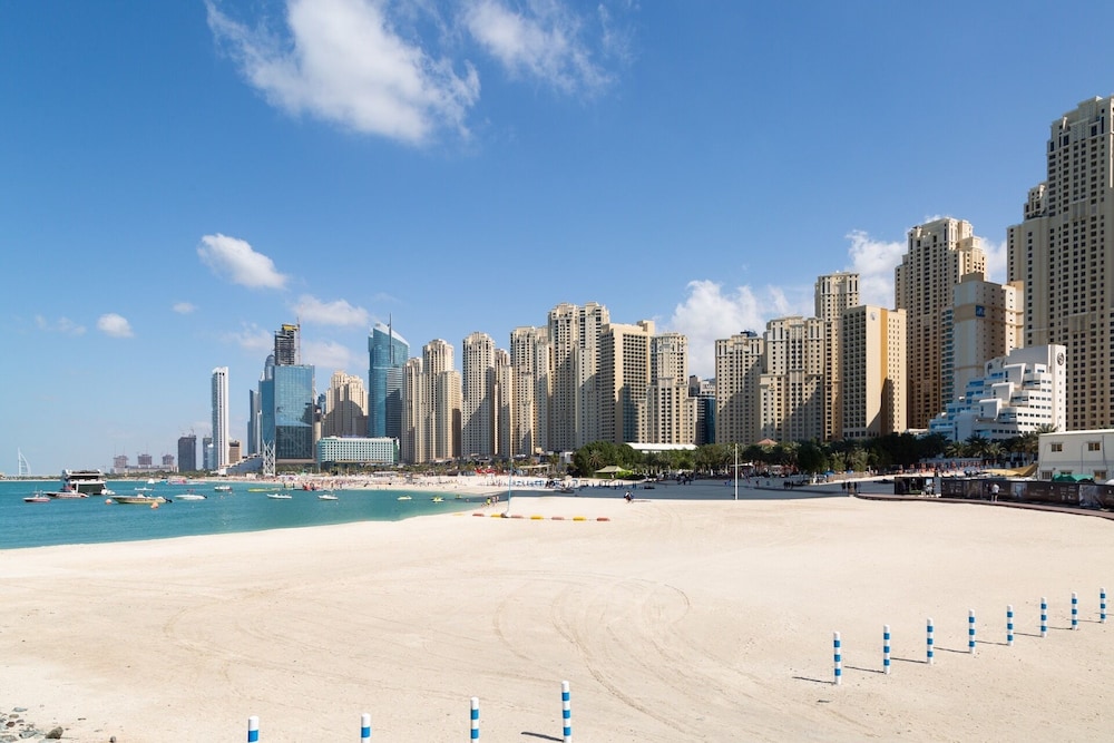 Blissfully Stunning 3BR With Direct Beach Access. Sea Views!