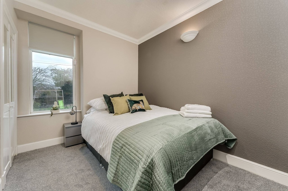 Garden Flat - Stylish - Modern Flat - Near Balloch view 2