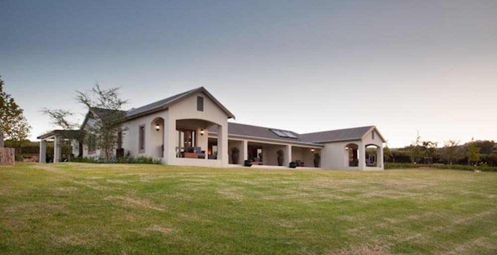 Under Oaks Guesthouse