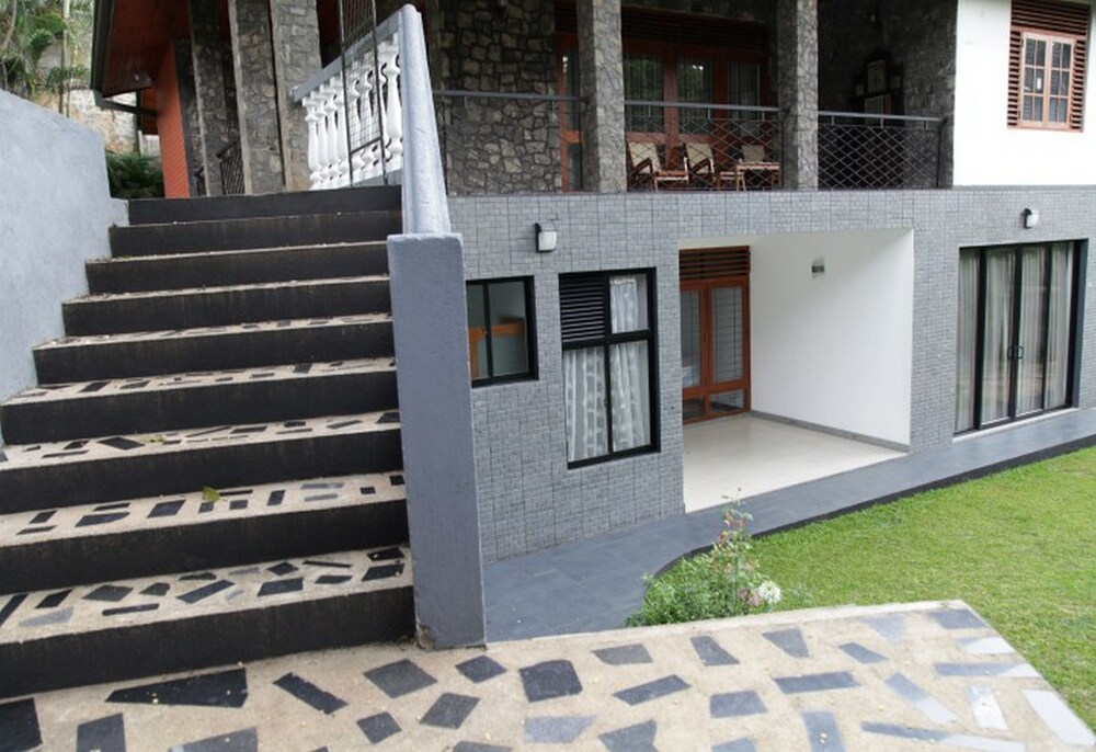 AA Circuit bungalow