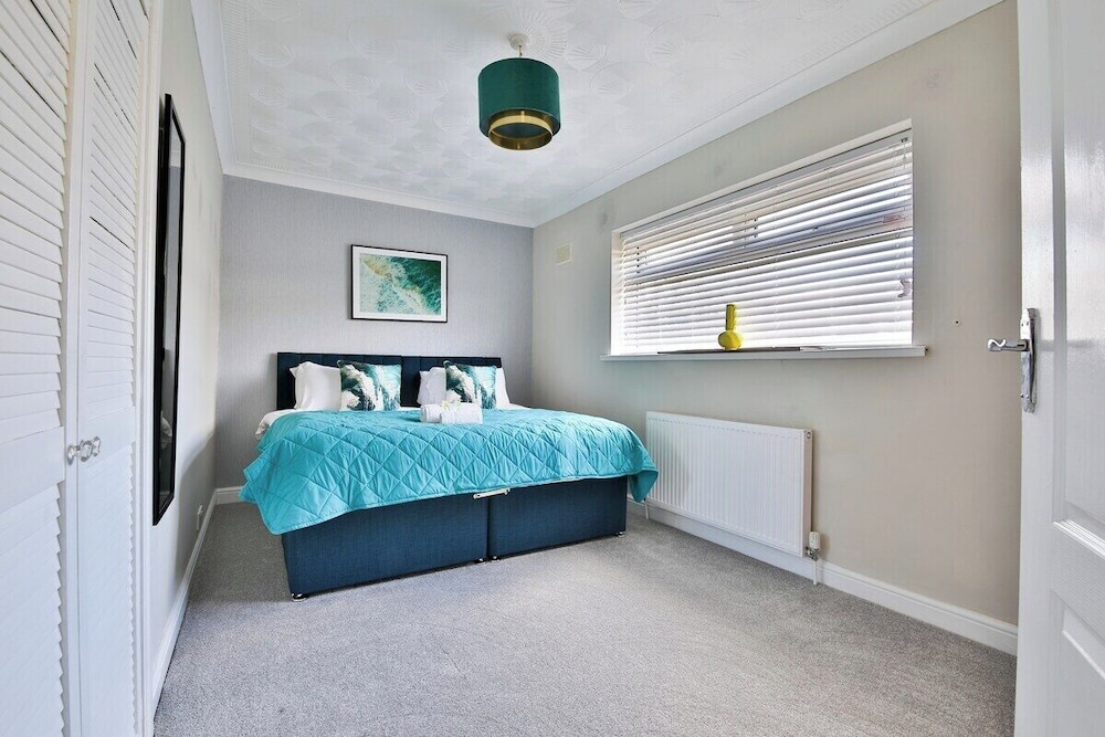 Spacious 3 Bed Home With Pool Table