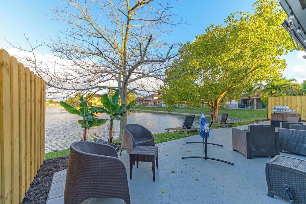 Waterview Villa Sleeps 10 BBQ Kayaks Games