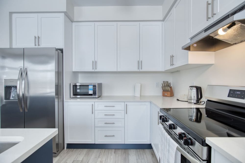 Spacious Brand New 4-bed Retreat in Quinte West