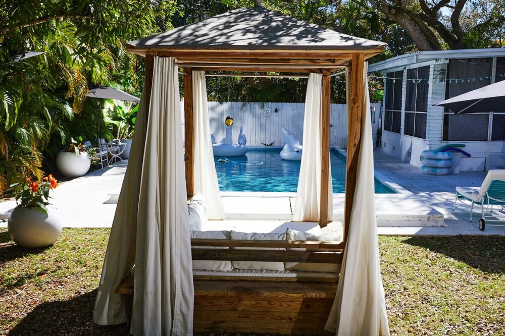 Miami Pool Cottage in El Portal