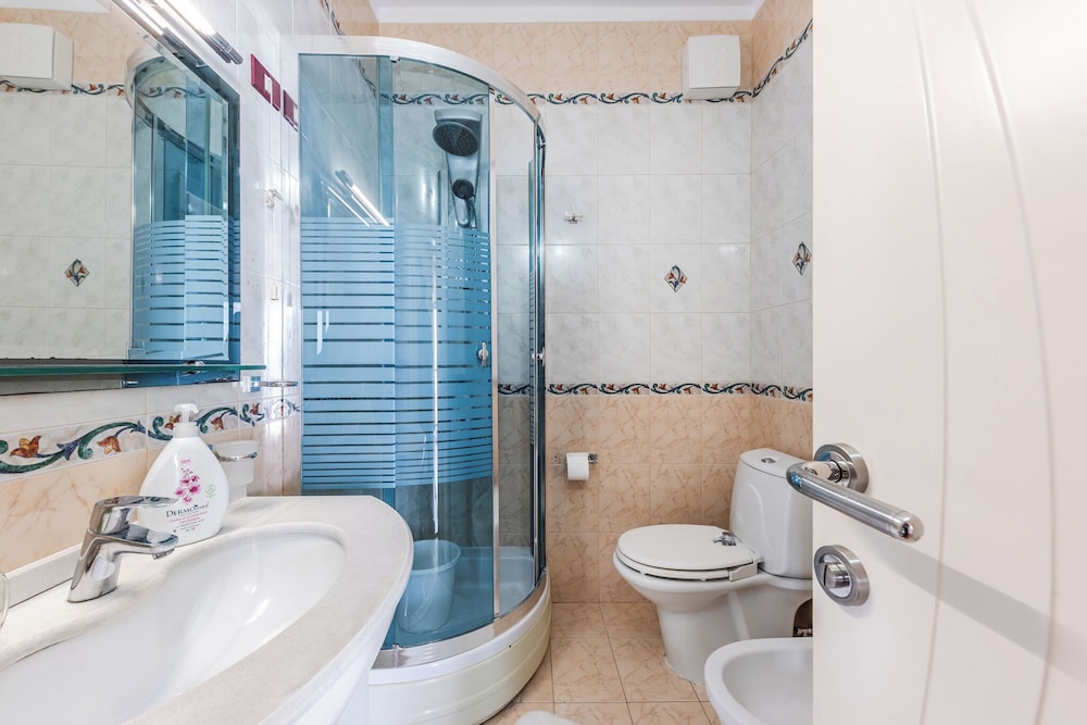 Vollga Luxury Seafront Suite