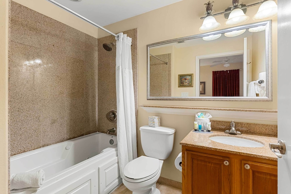 Luxury Condo w/ Huge Private Balcony on Lake Bryan