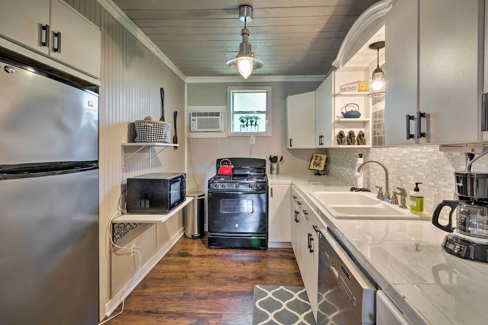 Charming Lake Travis Cottage 20mi to Dtwn Austin - Property Image 16