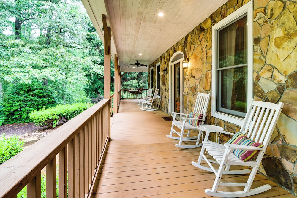 Game Room & Fireplaces: Group Dahlonega Getaway