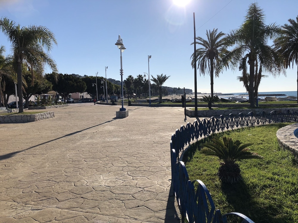 Rentcostadelsol Malaga-El Palo