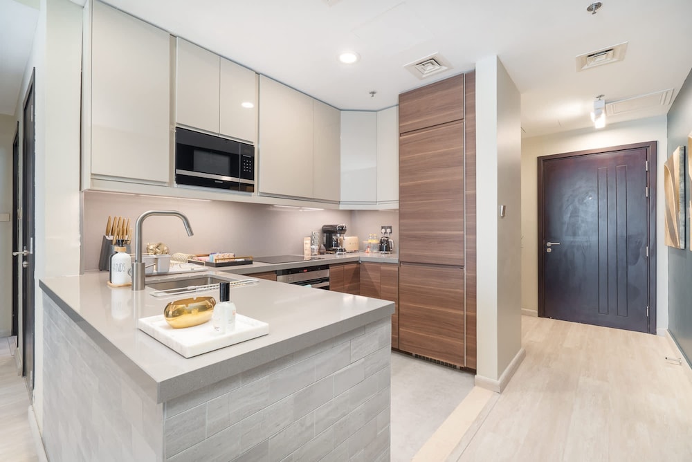 Calm 1-bedroom With Relaxing Balcony Atmosphere in Liwan