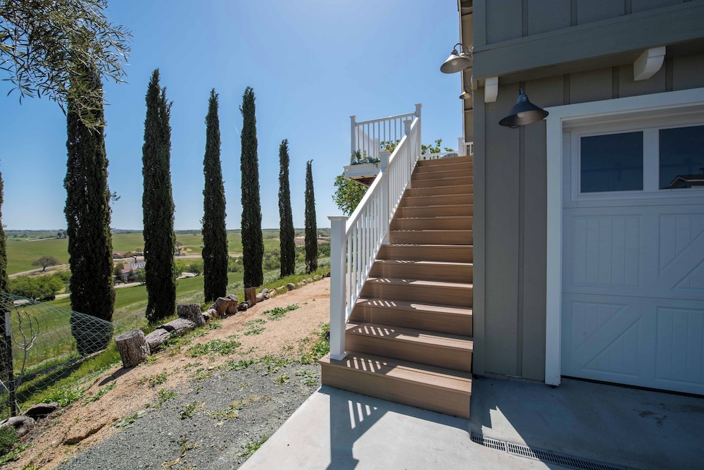 Hidden Acre Vineyard Estate