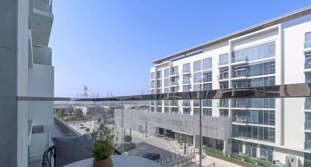 Vogue Lagoon District One Residence