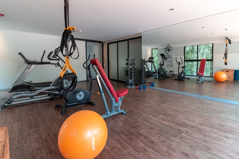 BEE Suites Santa Ana