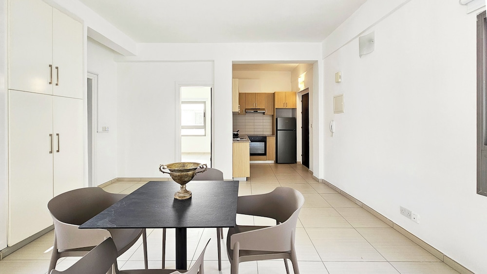 Phaedrus Living Ledras Residences 202