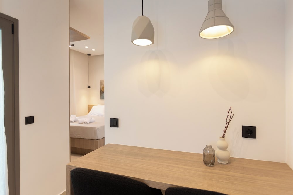 Armonia Seaview Suites