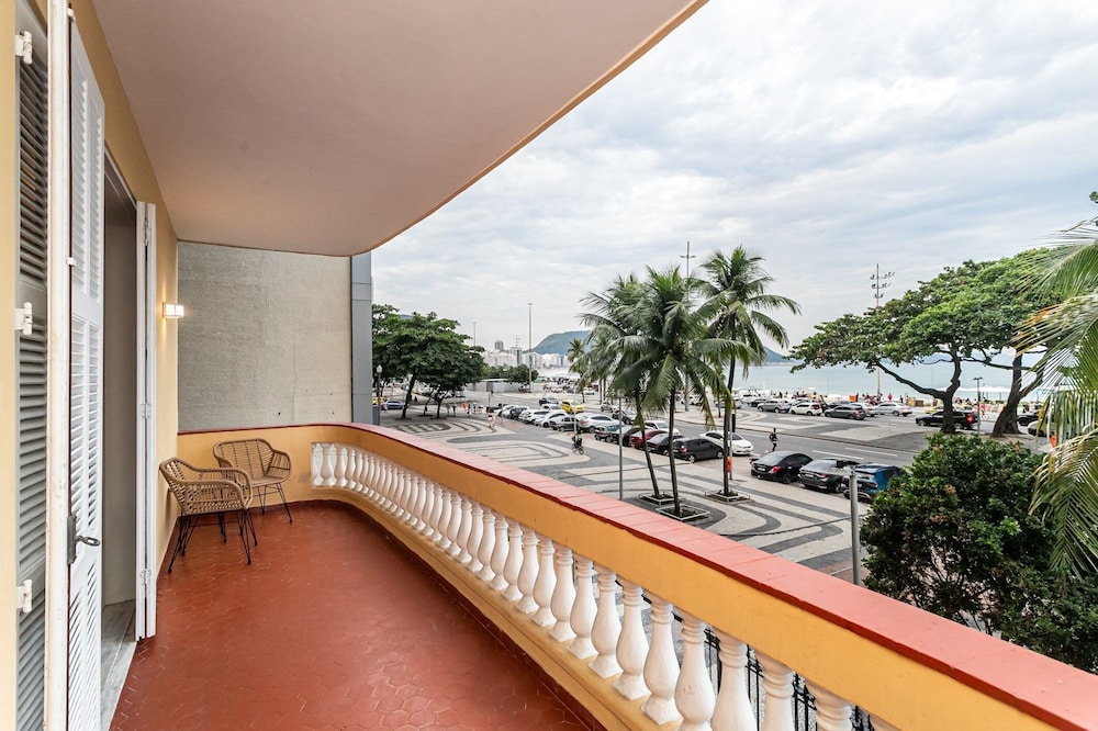 4bdrs, Balcony w/ Sea View, and Garagea 3730/201