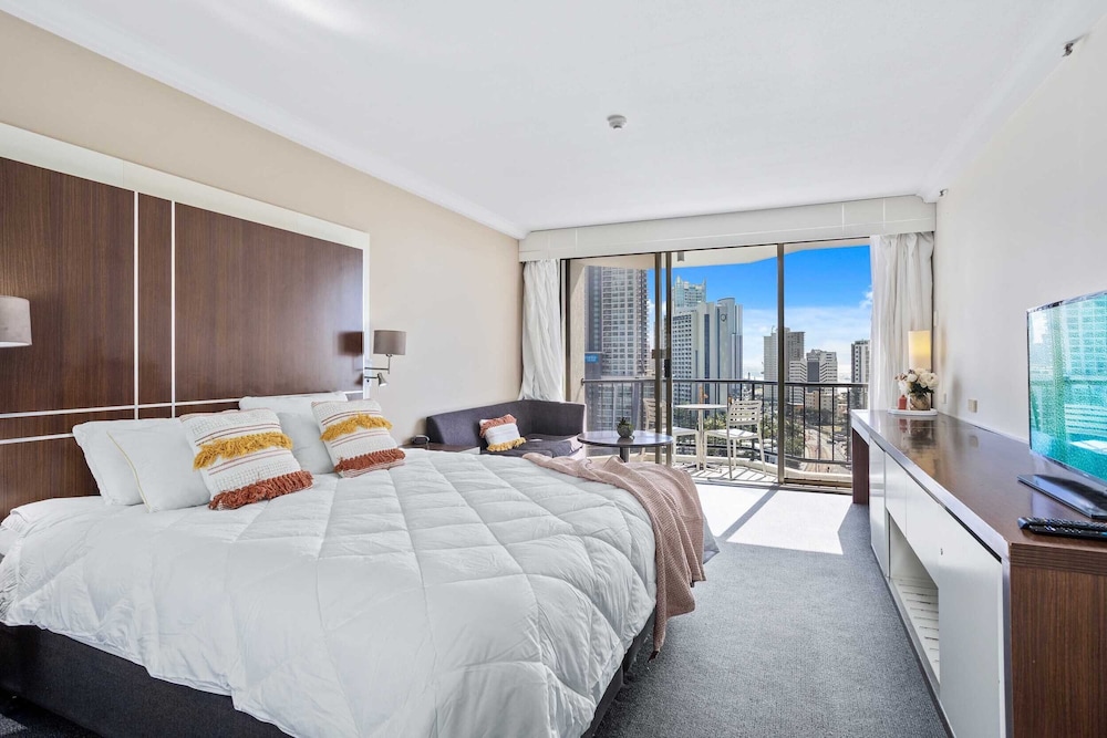 Surfers Paradise Vacations - Ocean View Surfers Paradise Studio Suite - Property Image 2